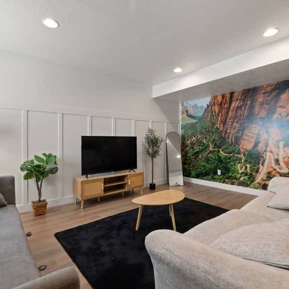 Near the Lake! | By BYU, UVU, TopGolf, Theatre - Image 1